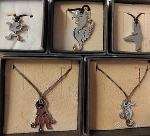 Ciondolo in acciaio con puntino in oro collana