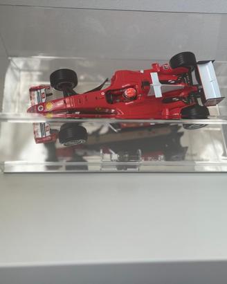 Ferrari F 2004 scala 1/18 con CANDELA ORIGINALE F1