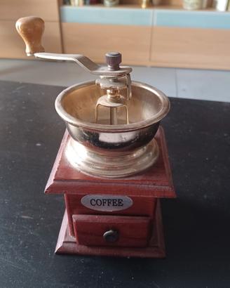 Vecchio macinino da caffè manuale vintage