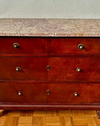 Mobili classici d'epoca: Comò con marmo e armadio
