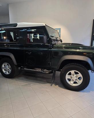 PARI AL NUOVO - VERO - Land Rover Defender 90 2.2 