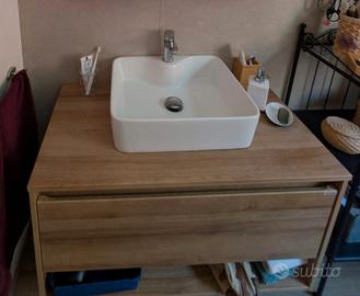 Mobile bagno con lavabo in ceramica bianca 