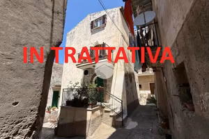 3 LOCALI A PAOLA