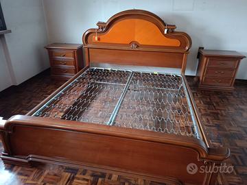 Camera da letto: struttura letto con comodini