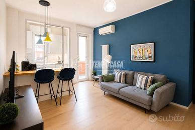 3 LOCALI COMPLETAMENTE RISTRUTTURATO CON POSTO AUT