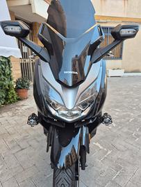 motoscuder honda forza30p