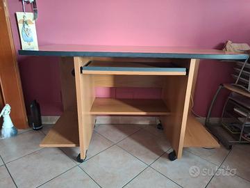scrivania in legno