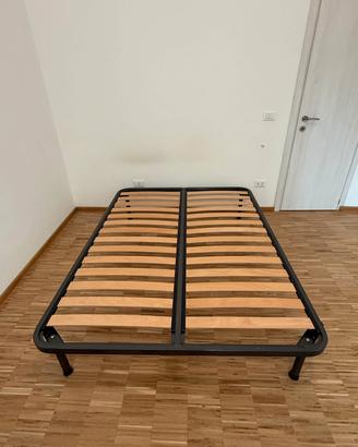 Struttura letto matrimoniale con doghe – 140x190cm
