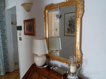 SPECCHIO CON CORNICE DORATA