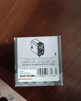 entra esci living now