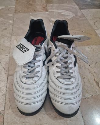 Scarpe da calcetto Munich Mundial. Taglia43.