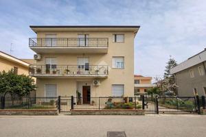 4 LOCALI A GIULIANOVA