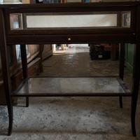 Consolle in legno e ripiani in vetro con cassetto