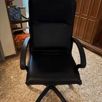 2 Sedie ufficio similpelle nere usate