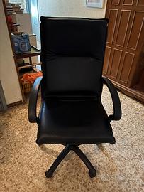 2 Sedie ufficio similpelle nere usate