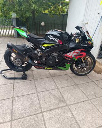 stupenda Rsv4 1100 Factory 