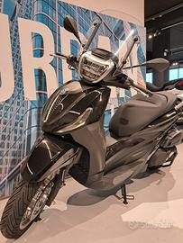 Piaggio Beverly 400 + Cupolino e Bauletto incluso