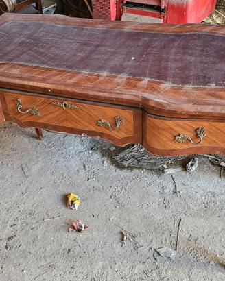 scrivania in legno antica con piano in pelle