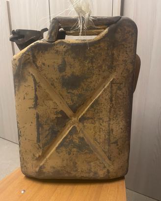 Tanica benzina militare