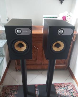Diffusori B&W 686 Casse BOWERS WILKINS con stand .
