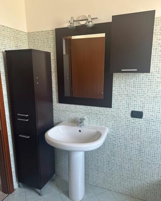 Mobile bagno: colonna, specchio e pensile