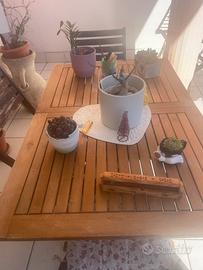 Tavolo da esterno in legno e 4 sedie