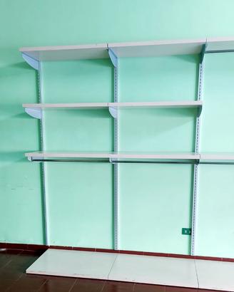 Scaffalatura in legno