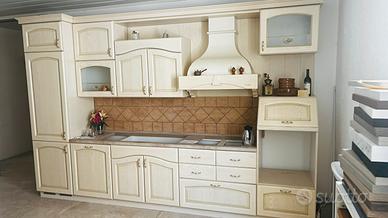 Cucina  ante in legno massello
