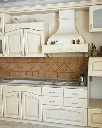 Cucina  ante in legno massello