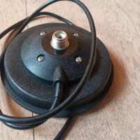 Base magnetica per antenna radio