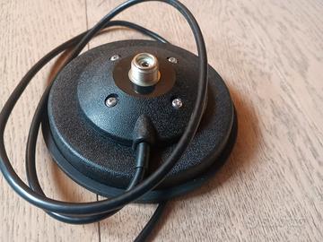 Base magnetica per antenna radio