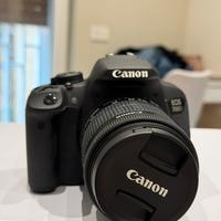 Canon EOS 700D reflex con 18-55mm STM + accessori