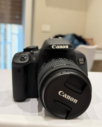 Canon EOS 700D reflex con 18-55mm STM + accessori