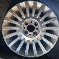 Cerchio in lega 15 pollici Fiat 