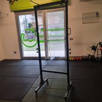 Porta tappetini da palestra con ruote. 