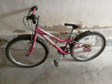 Bicicletta rosa Atala bambina 10 anni circa