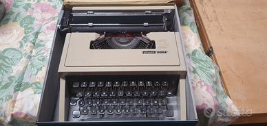 Macchina da scrivere Olivetti Dora
