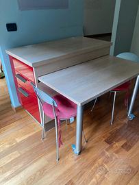 Tavolo in rovere sbiancato e laccato bordeaux