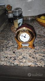 Orologio da tavolo in legno/ argento.