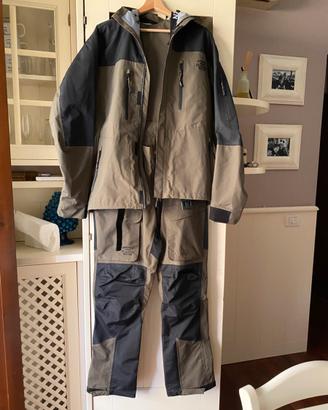 Giubbino  e salopette per la pesca o sport outdoor