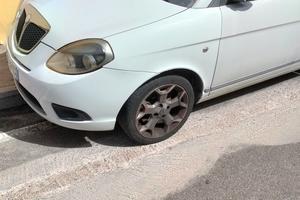lancia Ypsilon unica 1200