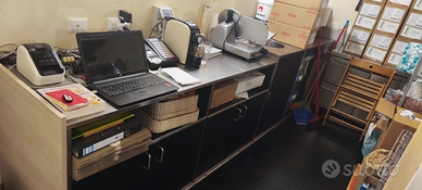 Bancone e retro banco pasticceria