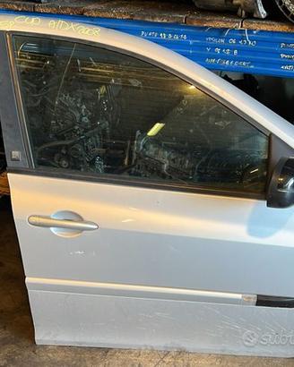 Porta anteriore dx Renault clio anno 2011