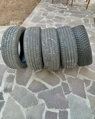 4 Pneumatici 205 55 R 16 + una con cerchio