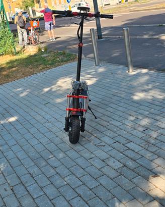 Monopattino elettrico iScooter IX8 pari al nuovo