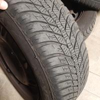 Gomme 4 stagioni su cerchi in ferro Opel Corsa D