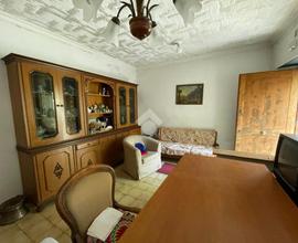 VILLA A SCHIERA A GENOVA