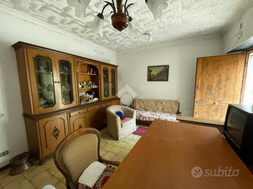 VILLA A SCHIERA A GENOVA