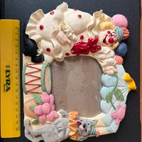 Cornice pagliaccio e cane