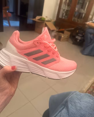 Scarpe ADIDAS  pari al nuovo cloud foam comfort